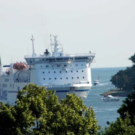 Traveblick Mit Schwimmbad Und Sauna